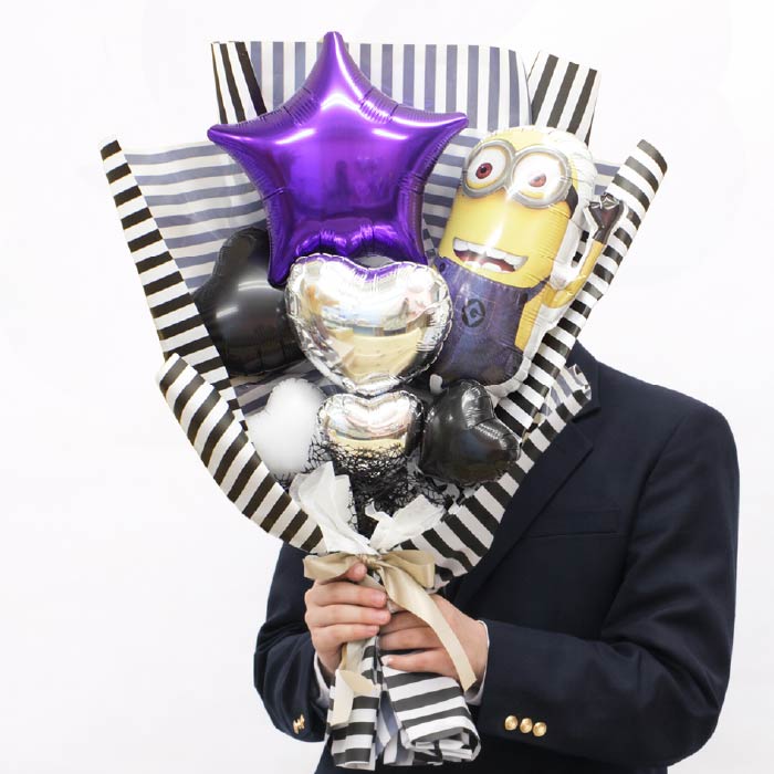 卒業を祝うキャラクターバルーンのブーケ